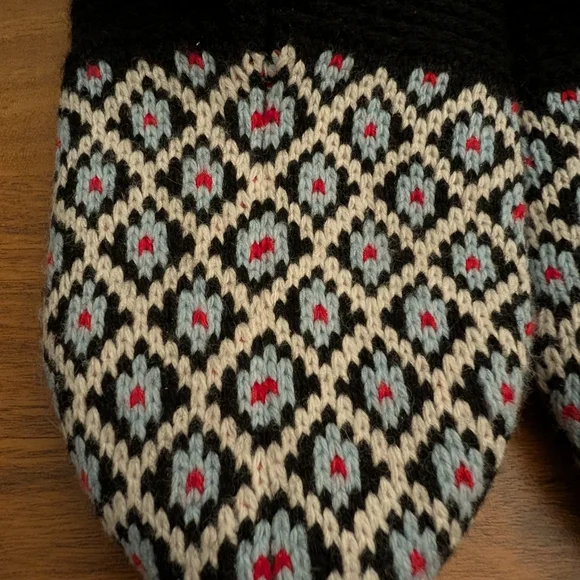 Bombas Black and Cream Patterned Slippers - Picture 6 of 6